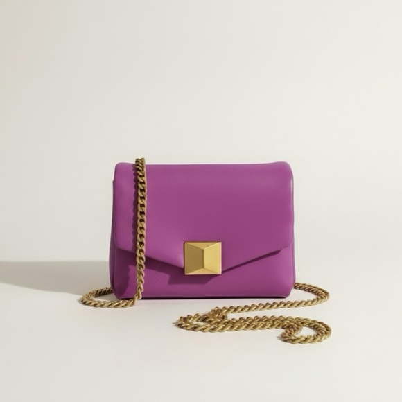 Mango Handbags - Host Pick! 💖 🎊 Mango Chain Mini Shoulder Bag